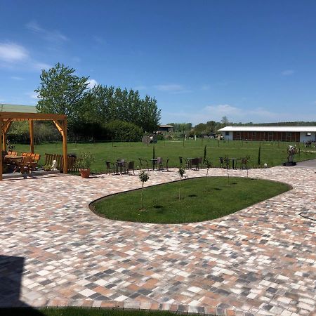 Hotel Karam Vendeghaz Es Lakasetterem Nagybajcs Exterior foto