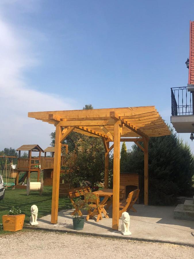 Hotel Karam Vendeghaz Es Lakasetterem Nagybajcs Exterior foto
