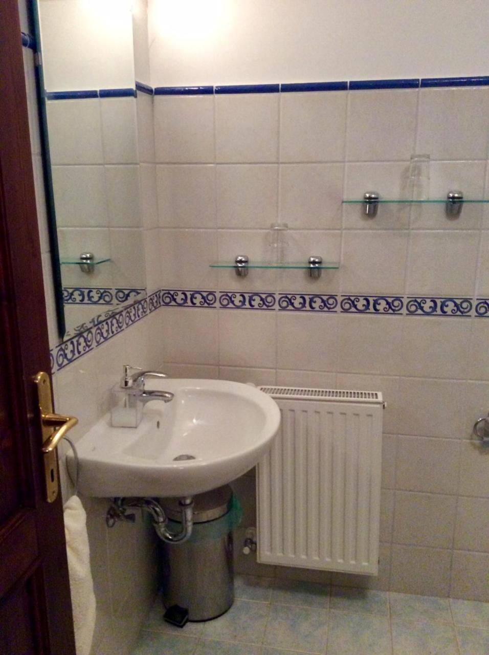 Hotel Karam Vendeghaz Es Lakasetterem Nagybajcs Exterior foto